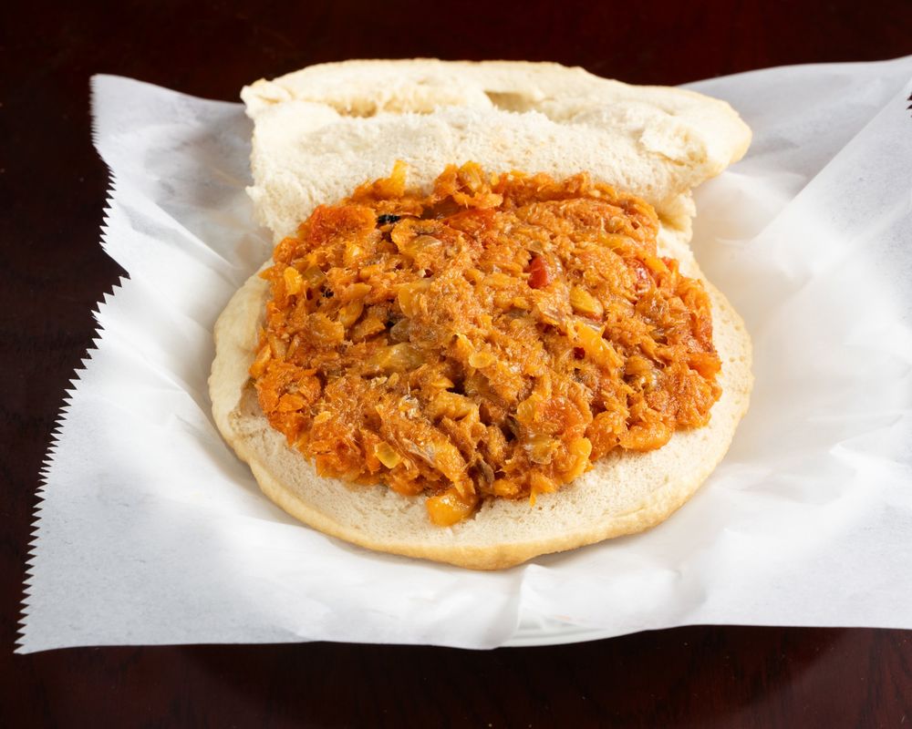 Bake and salt fish on soft bread